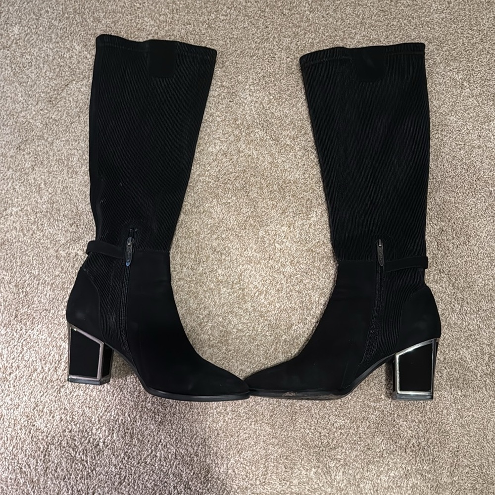 Boots - Picture 3 of 5